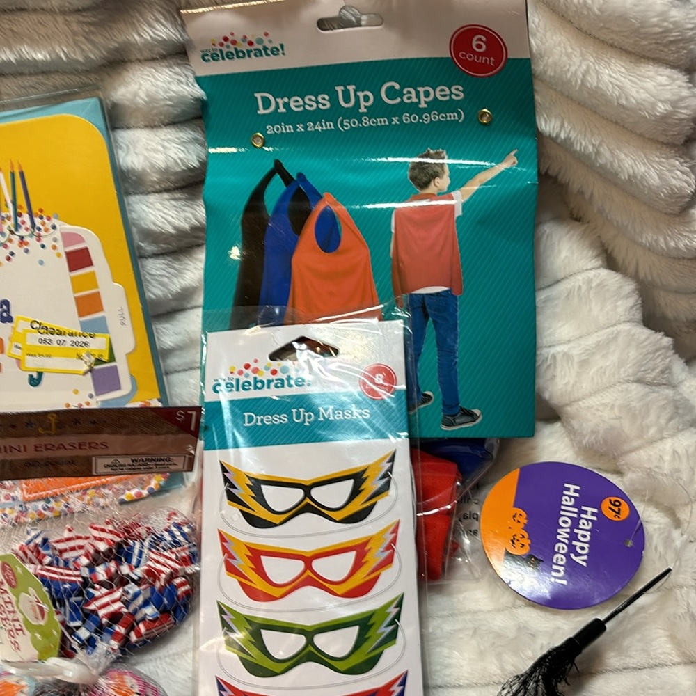 Party Invitations, Dress up capes and masks, party favors - Picture 4 of 6